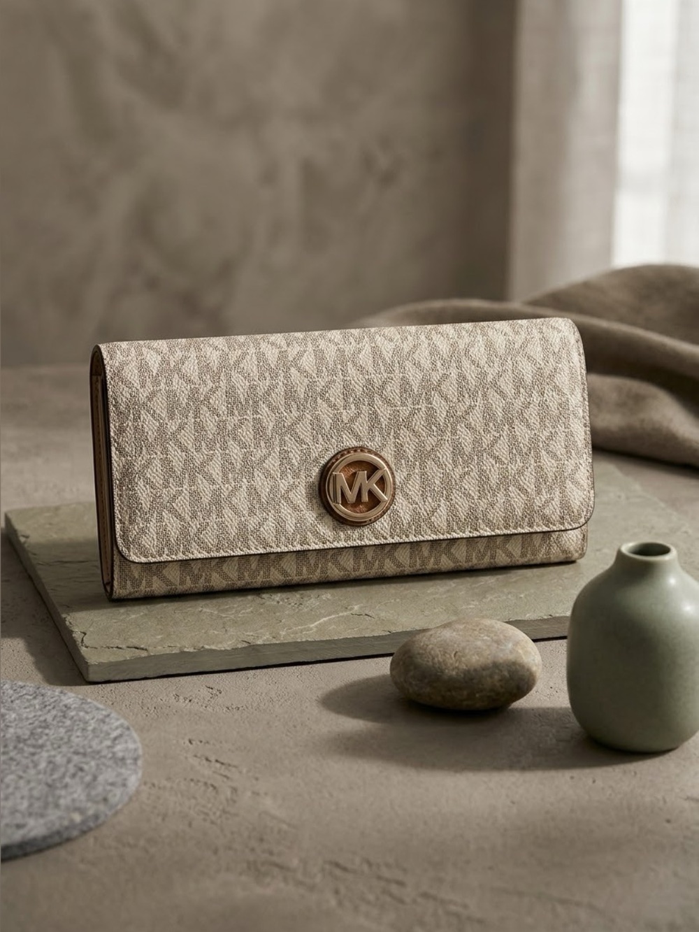 MICHAEL KORS FLAP CONTINENTAL LOGO WALLET VANILLA